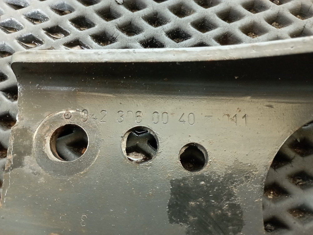 Кронштейн амортизатора заднего