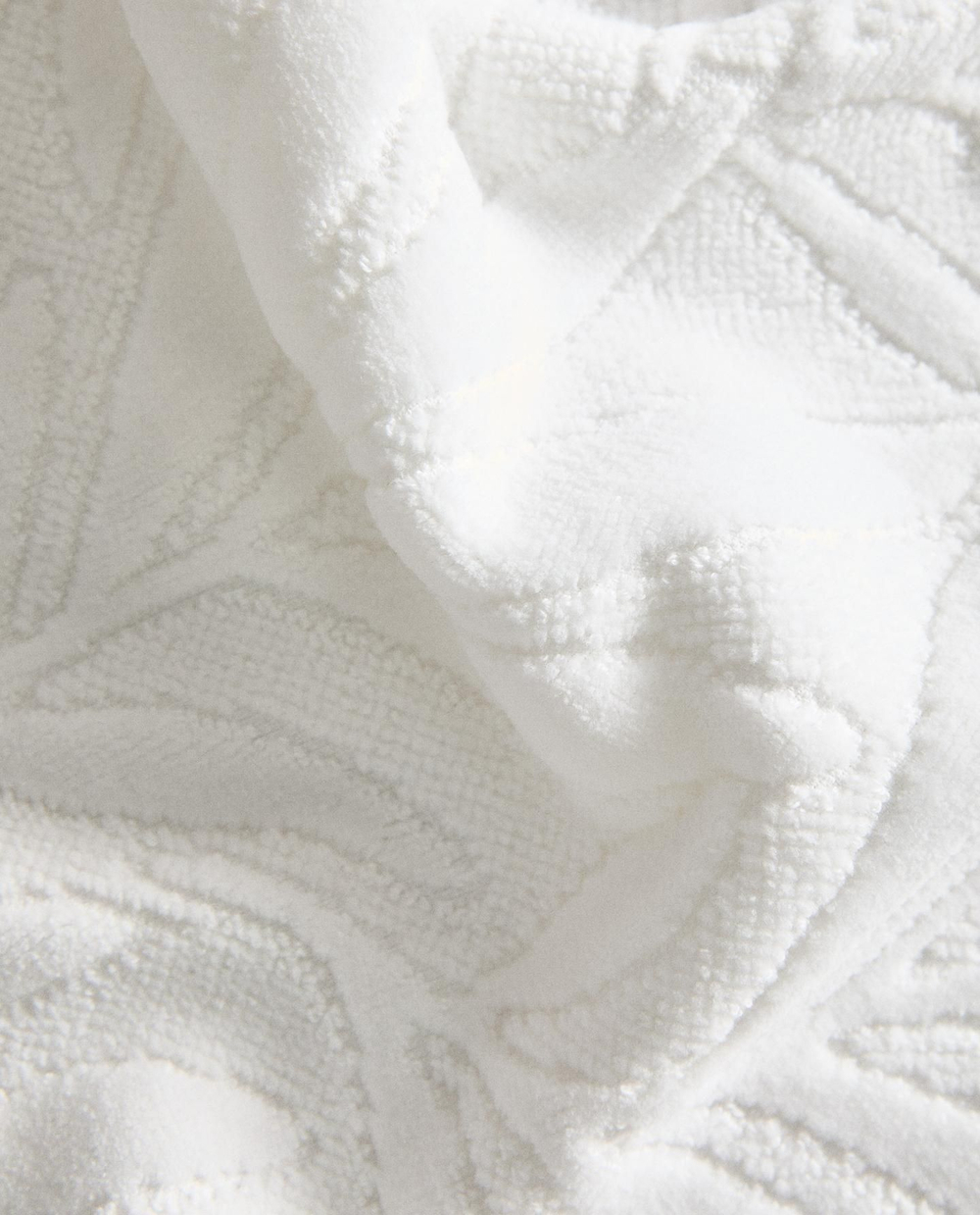 Zara Home - Жаккардовое банное полотенце в листьях, бежевый, 50х90 см