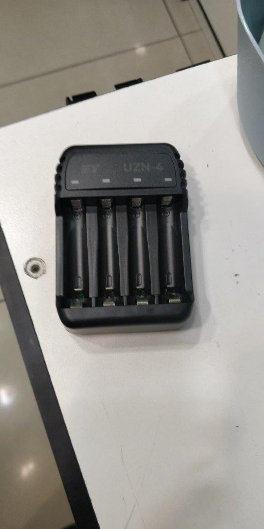 Зарядное устройство  ET UZN-4