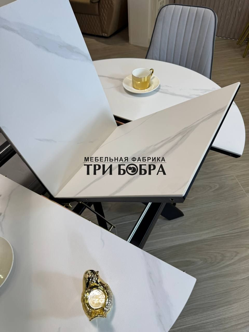 Круглый раздвижной стол "Бонжур", керамогранит, белый мрамор и стулья "Сорренто"