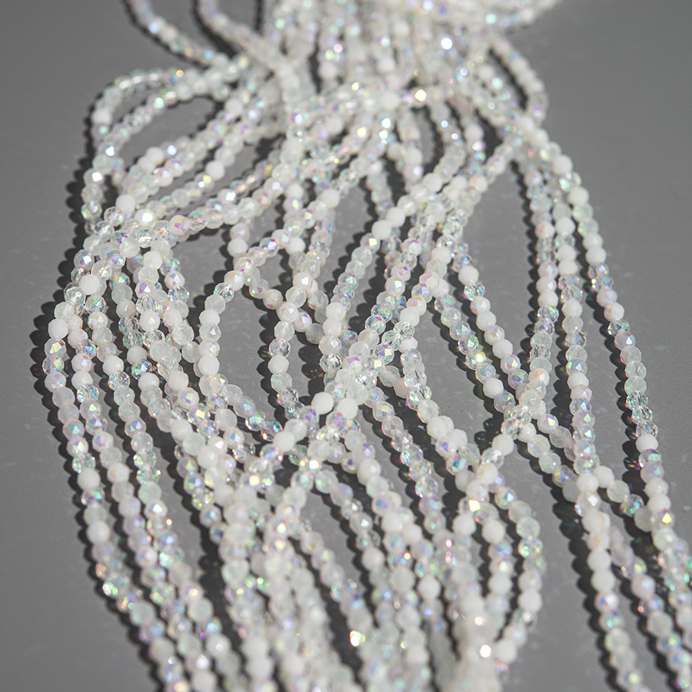 Белая шпинель синтетическая с иризацией и опаловым эффектом, 3мм, шар, микроогранка