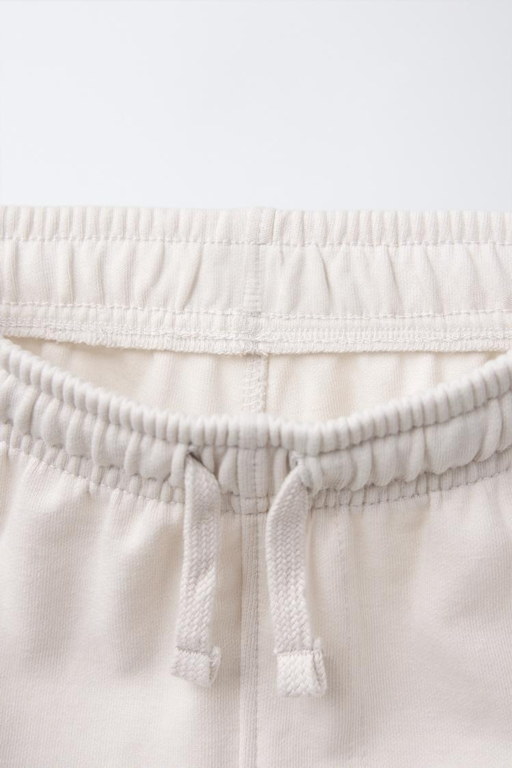 ZARA КОМПЛЕКТ ИЗ ТОЛСТОВКИ И ШОРТОВ INTERLOCK, ЭКРЮ