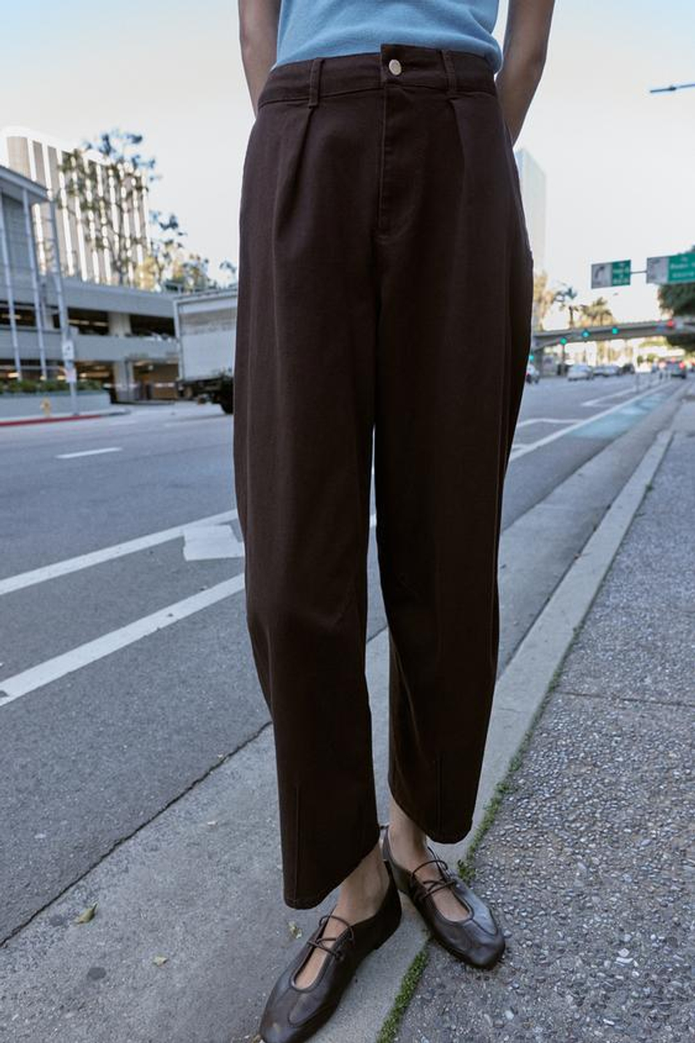 ZARA БРЮКИ BALLOON С ЗАЩИПАМИ, КОРИЧНЕВЫЙ