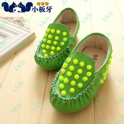 Мокасины детские однотонные с декором шипами