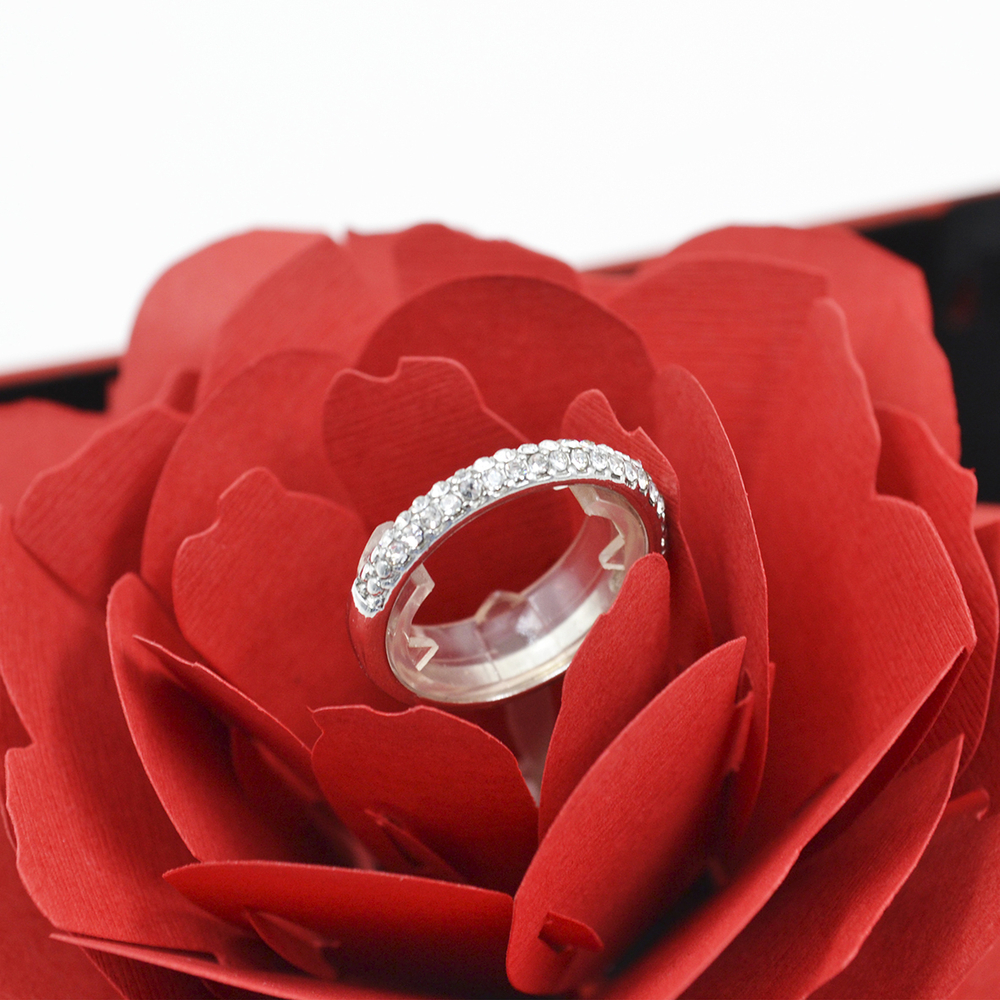 Футляр в форме розы для ювелирного кольца