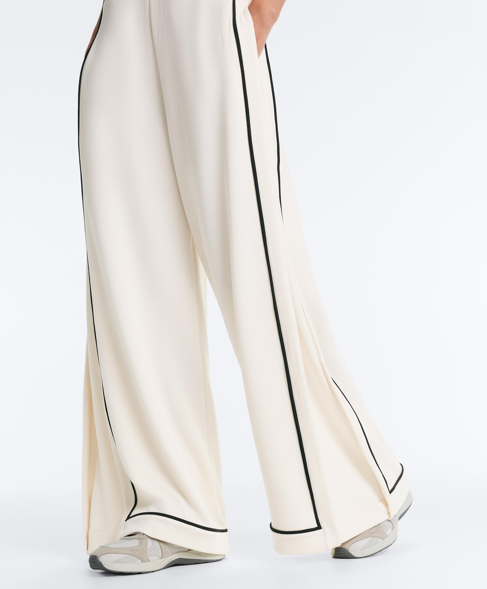 OYSHO Широкие брюки из модала с контрастной окантовкой, экрю