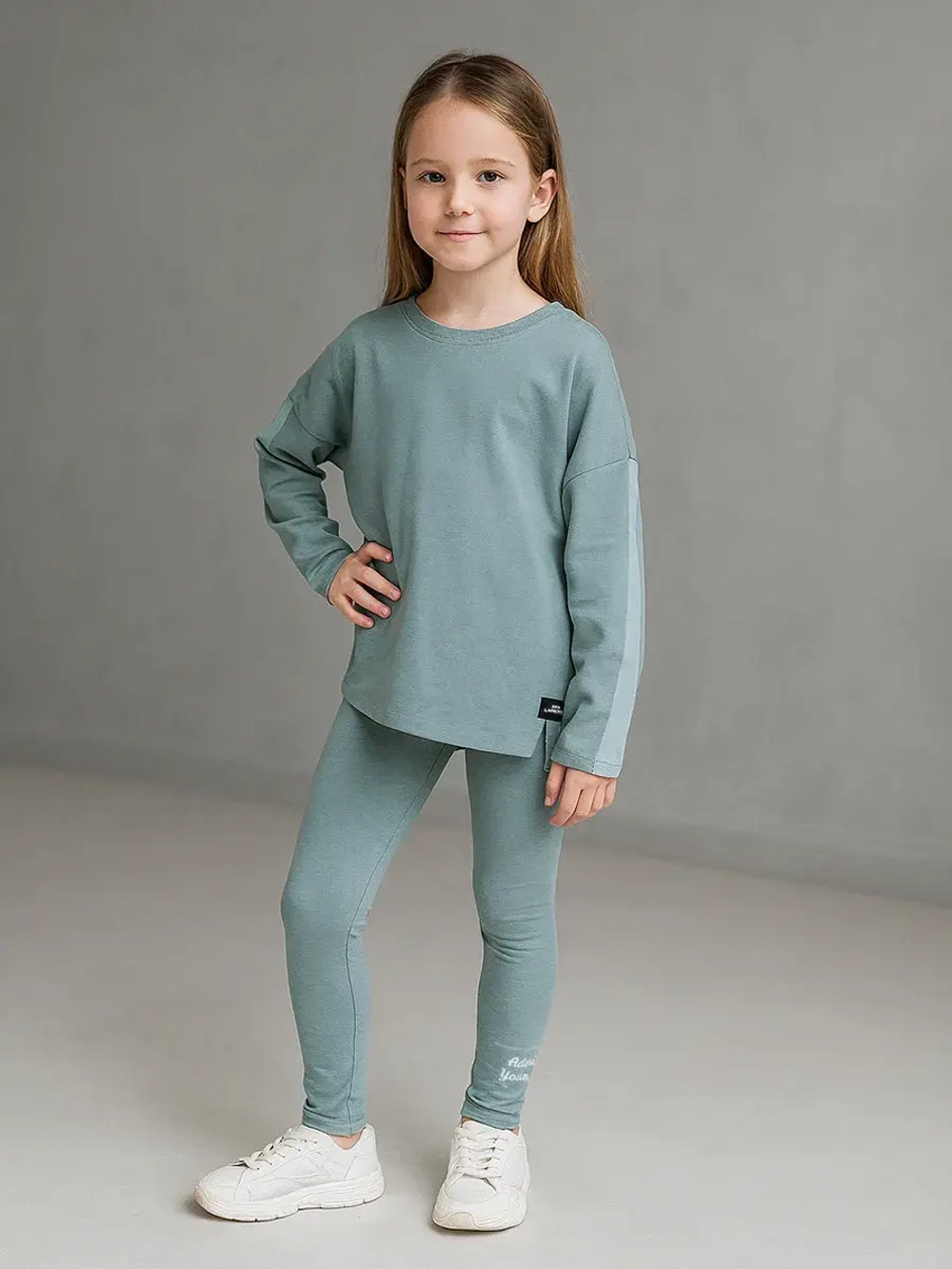 Спортивный костюм для девочки на весну с леггинсами