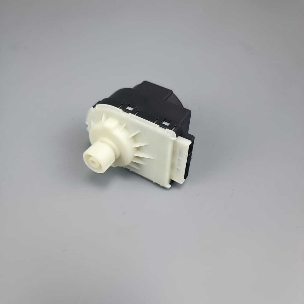 Сервопривод 220-240V черно-белый для котлов BAXI, ARISTON, PROTHERM арт. 61302483, 5694580