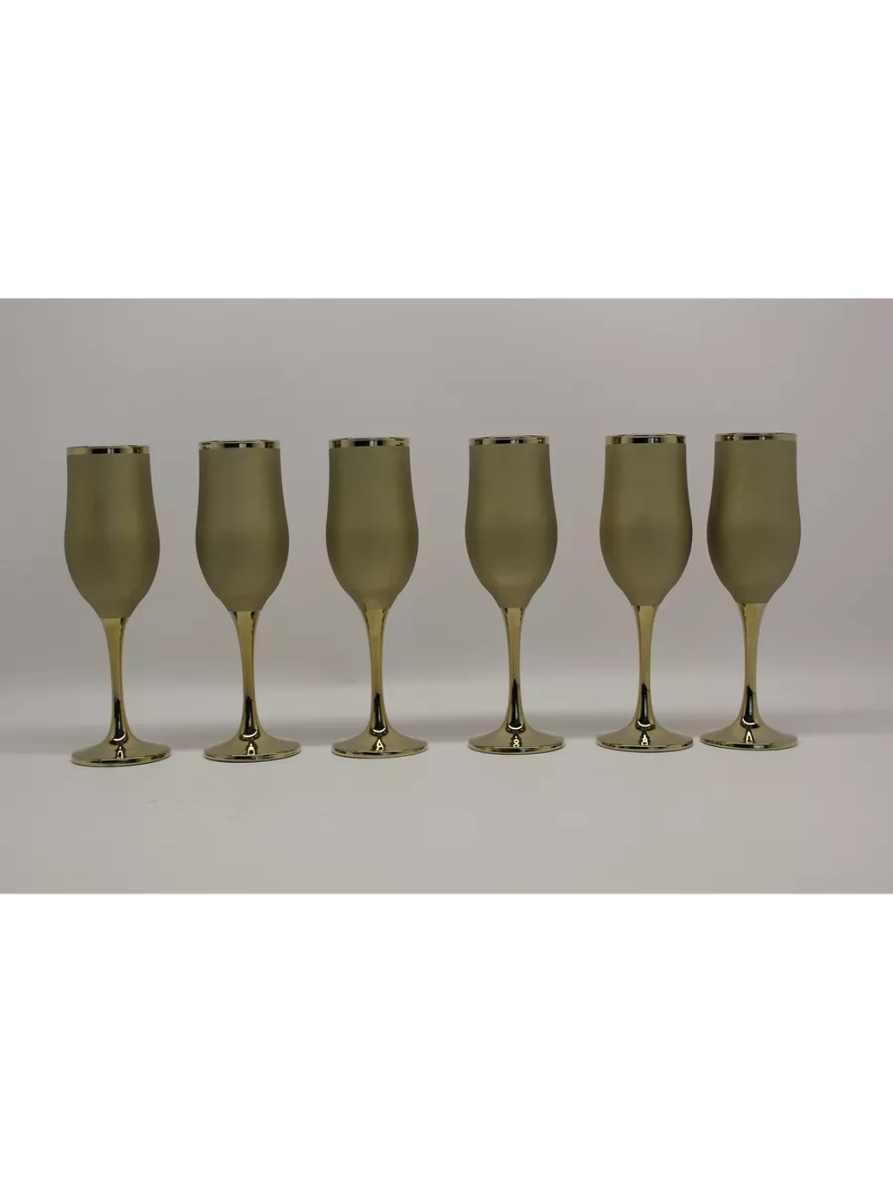 Бокалы для вина, шампанского.