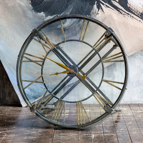 Стол с встроенными часами Объект мечты Рихтер