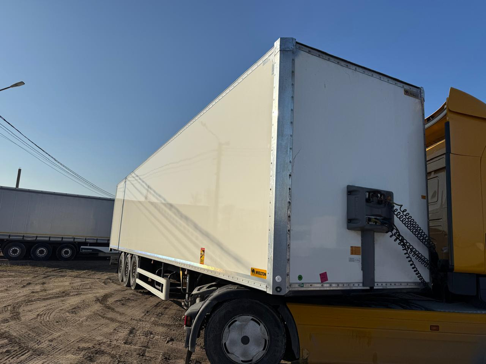 Wielton FST4* Полуприцеп изотермический/рефрижератор FST4FC (Изотермический)