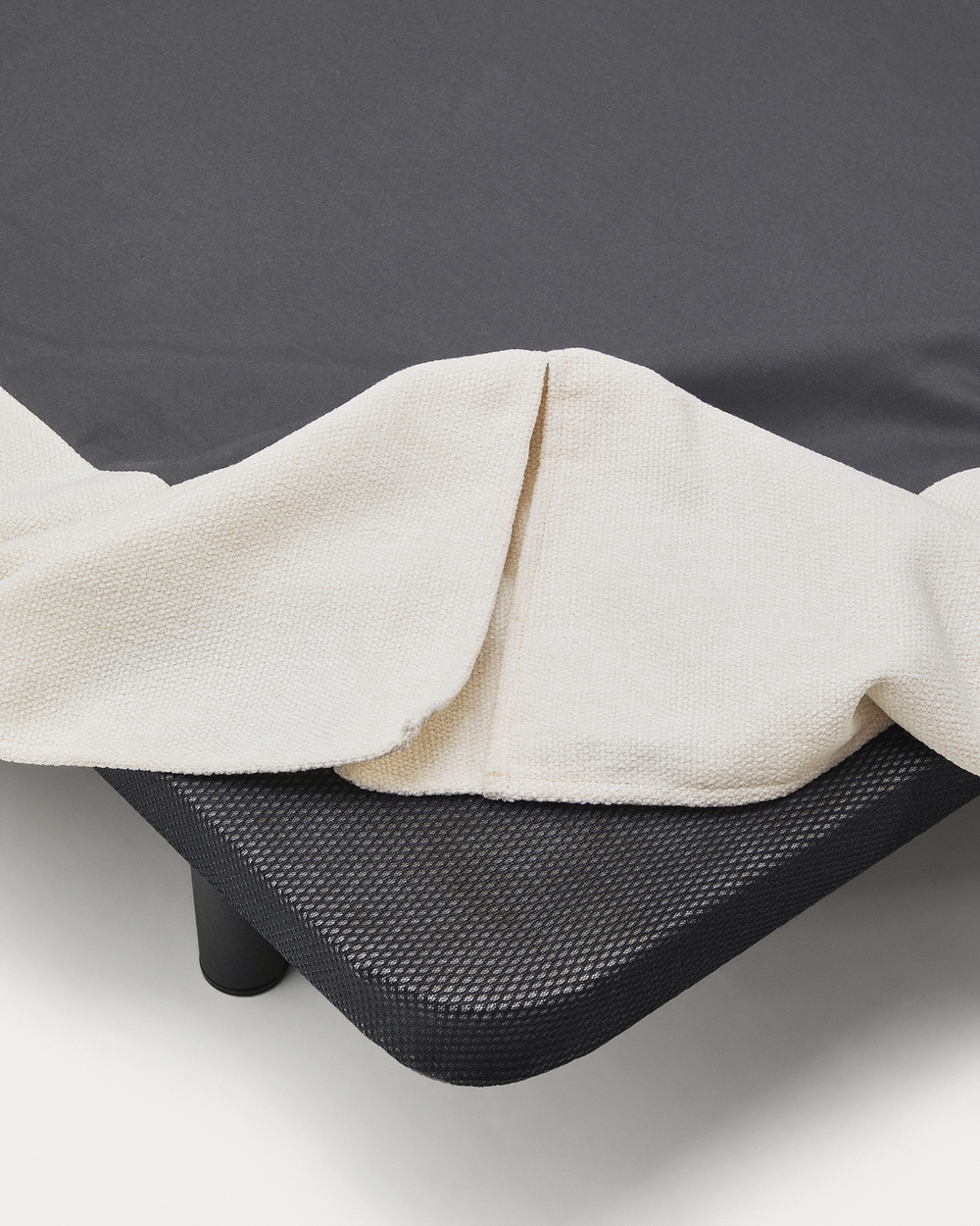 Кровать Jaira из белого шенилла со съемным чехлом для матраса 160x200 см