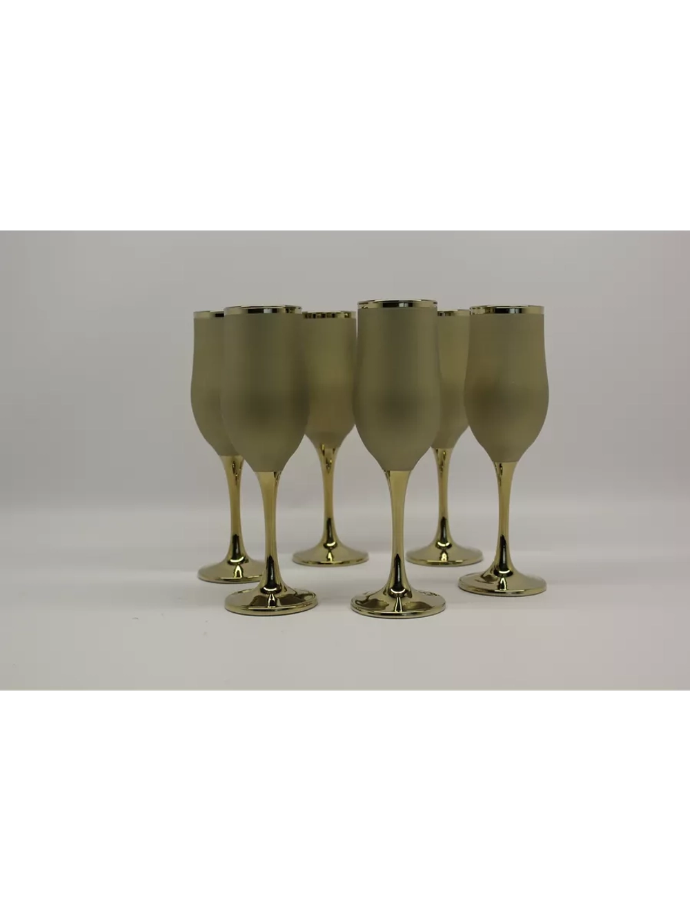 Бокалы для вина, шампанского.