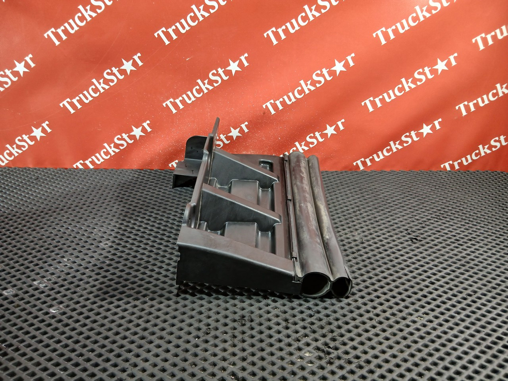 Шумоизоляция двигателя правая