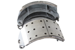 Колодка барабанного тормоза а/м КАМАЗ-ЕВРО 6440, 6520, 6522 ЛИТАЯ (накладка: короткая+короткая, улучшенная накладка КОНВЕЙЕР) (1шт.) ААЦ/ЗМД (г. Набережные Челны)