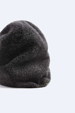 ZARA ШАПКА БИНИ С ПОЛИРОВКОЙ, СЕРЫЙ С МЕЛАНЖЕВЫМ ЭФФЕКТОМ