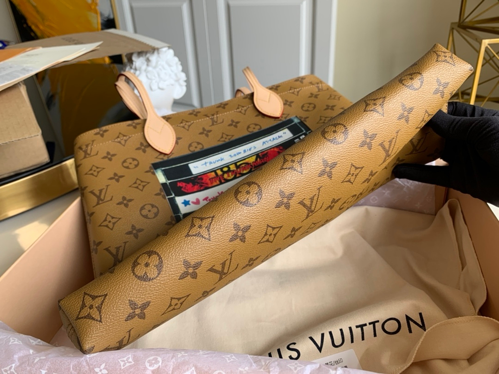 Louis Vuitton Carry It Tote