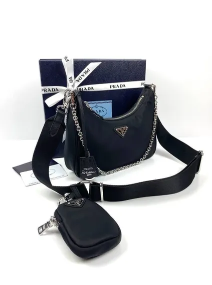Нейлоновая сумка через плечо Prada Re-edition 2005