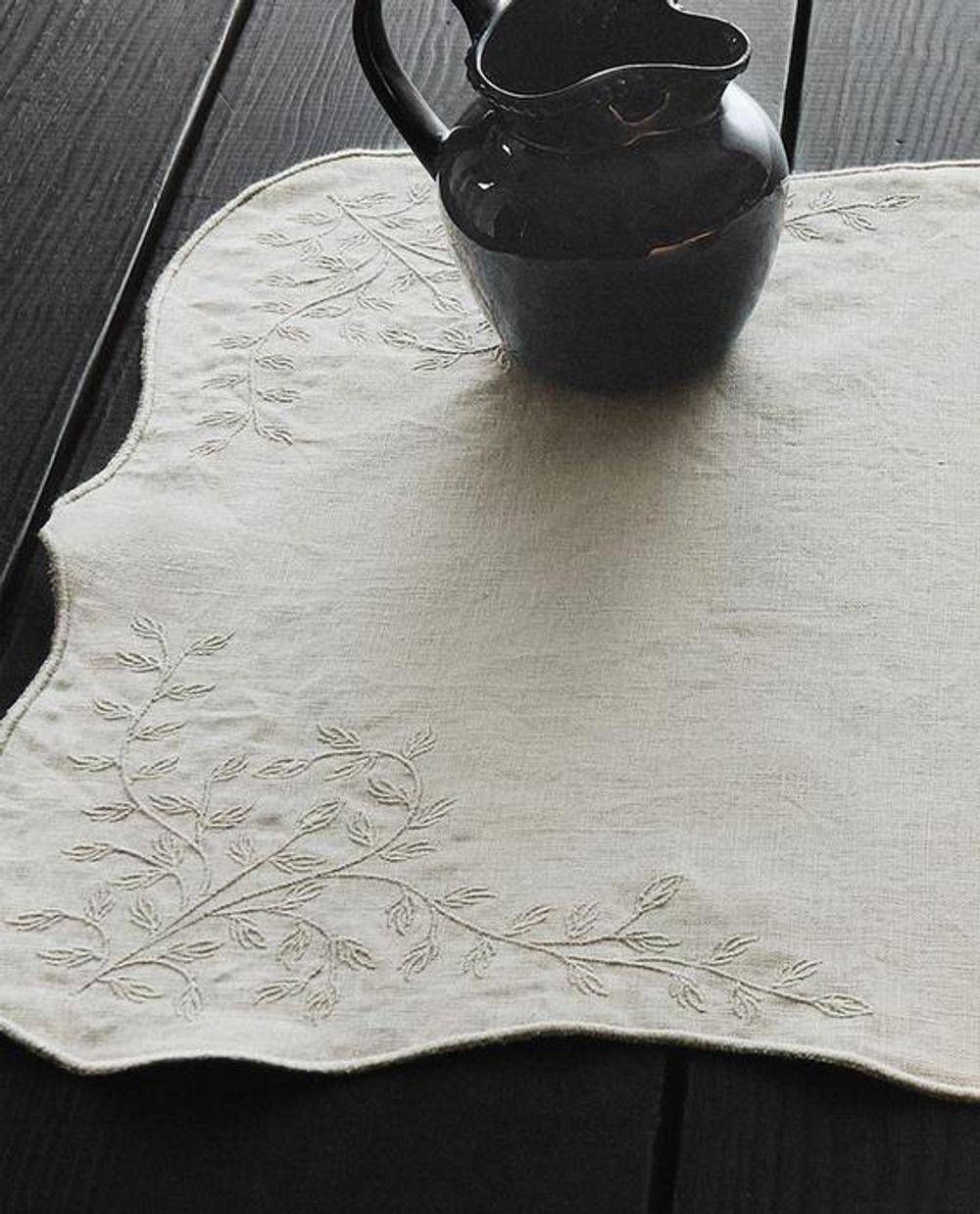 ZARA HOME ЛЬНЯНАЯ ПОДСТАВКА ПОД СТОЛОВЫЕ ПРИБОРЫ ИЗО ЛЬНА С ВЫШИВКОЙ «РАСТЕНИЯ», СИНИЙ