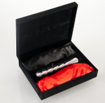 Анальный стимулятор Toyfa с двумя сменными плетками (Цвет: серебряный с черным и красным)