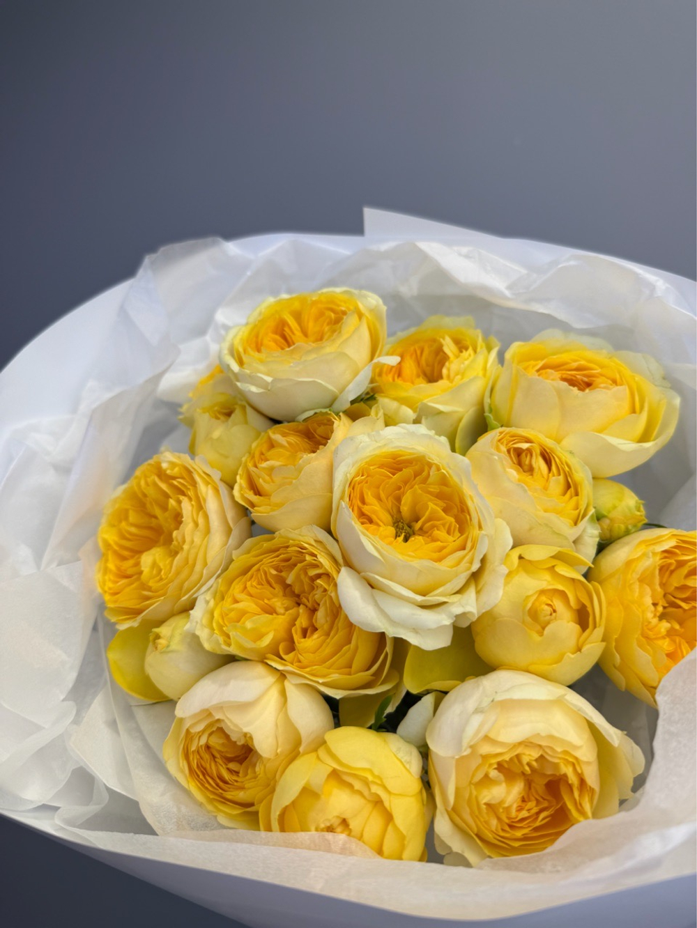 Моно букет из кустовых,лимонных роз💛