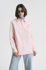 Рубашка из розовой экокожи