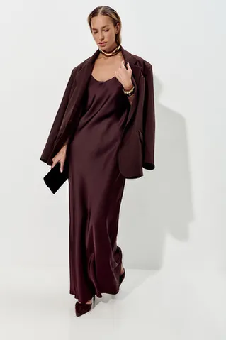 Платье из атласа в бельевом стиле шоколадного цвета