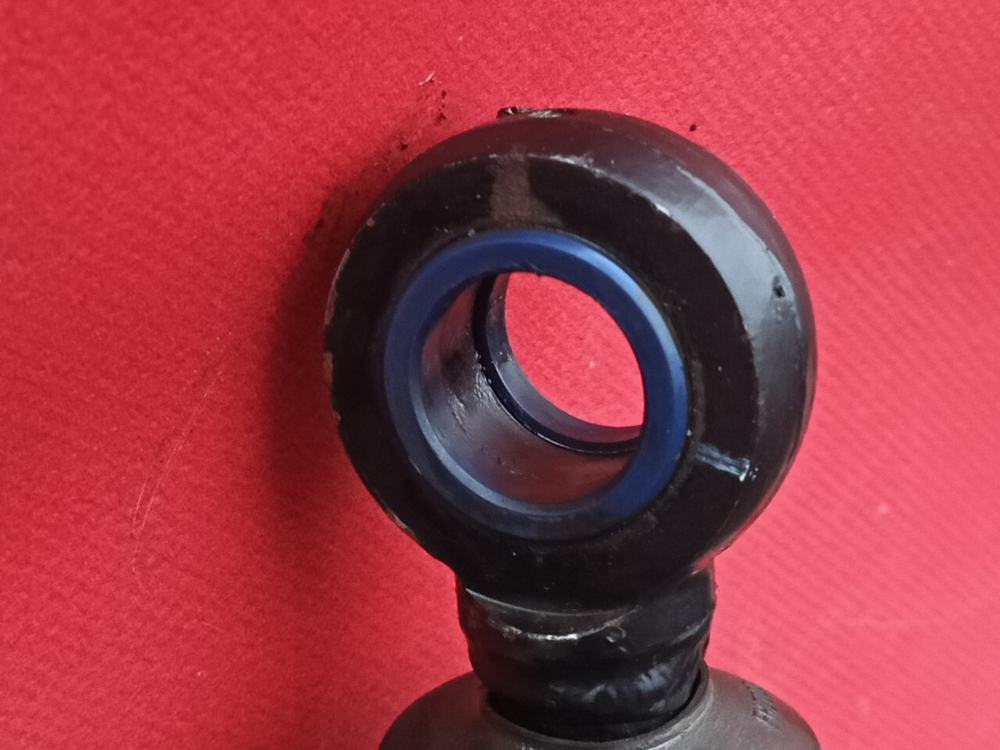 Цилиндр подъема кабины левый 2023г.