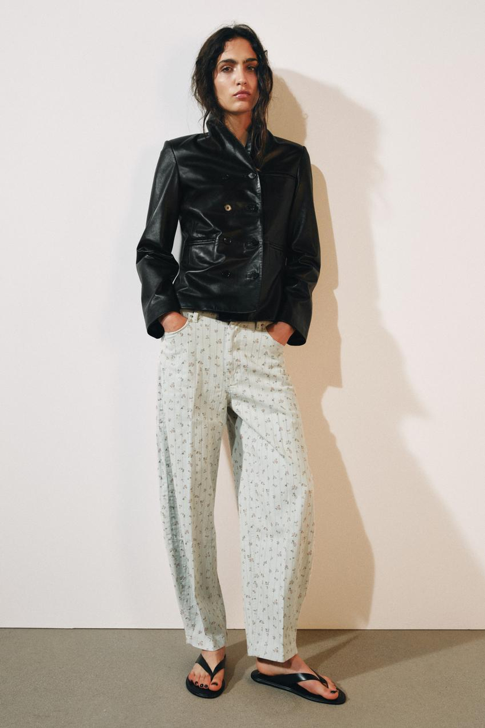 ZARA ДЖИНСЫ TAPERED С ВЫСОКОЙ ПОСАДКОЙ И ЦВЕТОЧНЫМ ПРИНТОМ — ZW COLLECTION, ГОЛУБОЙ
