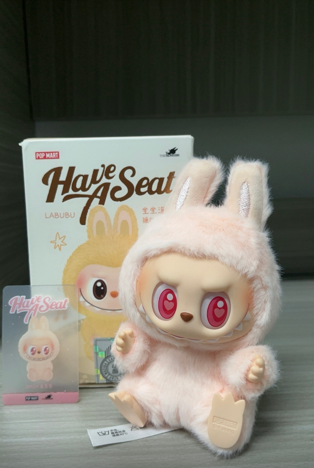 Дизайнерские игрушки Labubu the Monsters Have a Seat, Pink