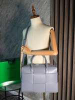 Сумка-мессенджер Bottega Veneta