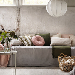 IKEA KRANSBORRE  (ИКЕА КРАНСБОРРЕ)  -  Подушка, светло-розовая, 40 см
