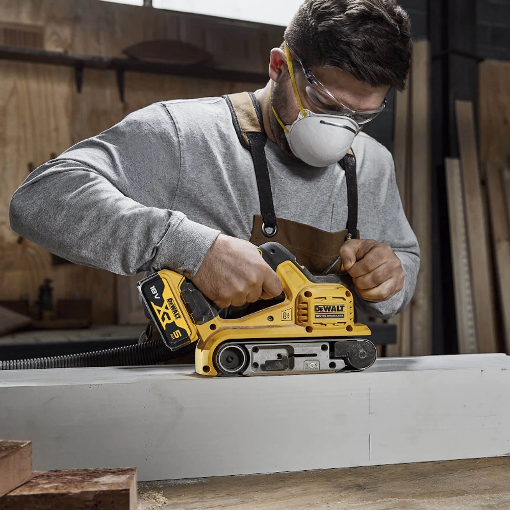 DeWalt DCW220N-XJ аккумуляторная ленточная шлифовальная машина (без АКБ и ЗУ)