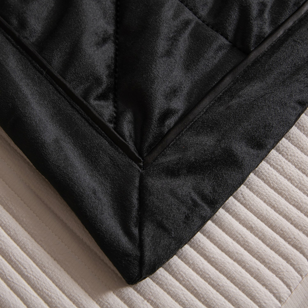 Велюровое покрывало в клетку с наволочками OVL047