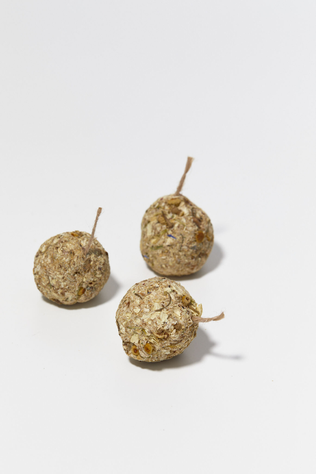 Набор из трёх свечей в форме яиц