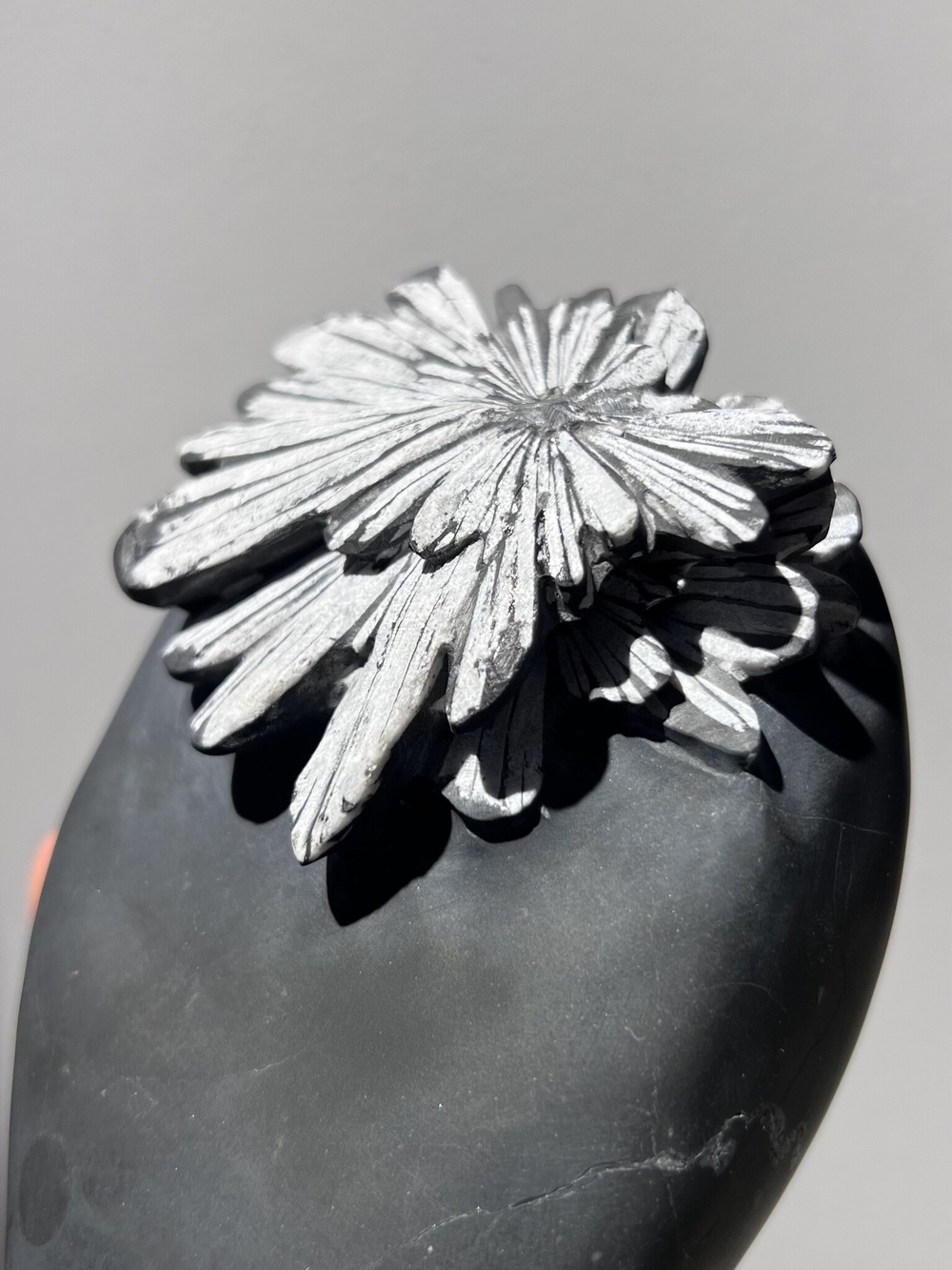 Хризантемный камень