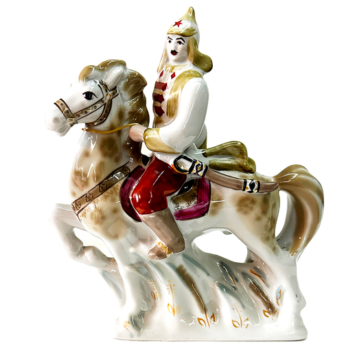 Красноармеец-буденовец на коне. 1970-е гг. Советский агитационный фарфор. ПЗХК