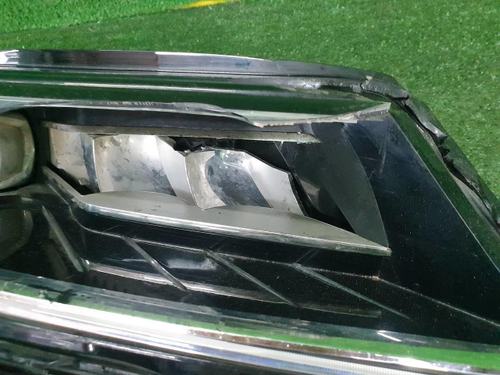 Битая Фара правая Skoda Kodiaq (2016-2022) LED