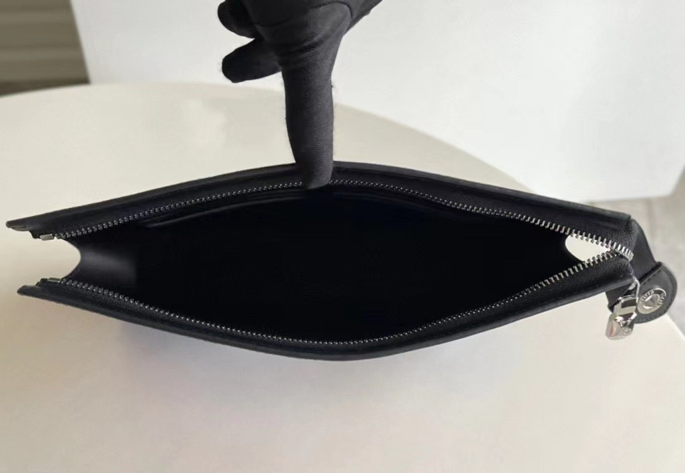 Louis Vuitton Pochette Voyage MM
