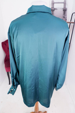 Блузка Lioness атласная, маркировка L, визуально на 48 размер