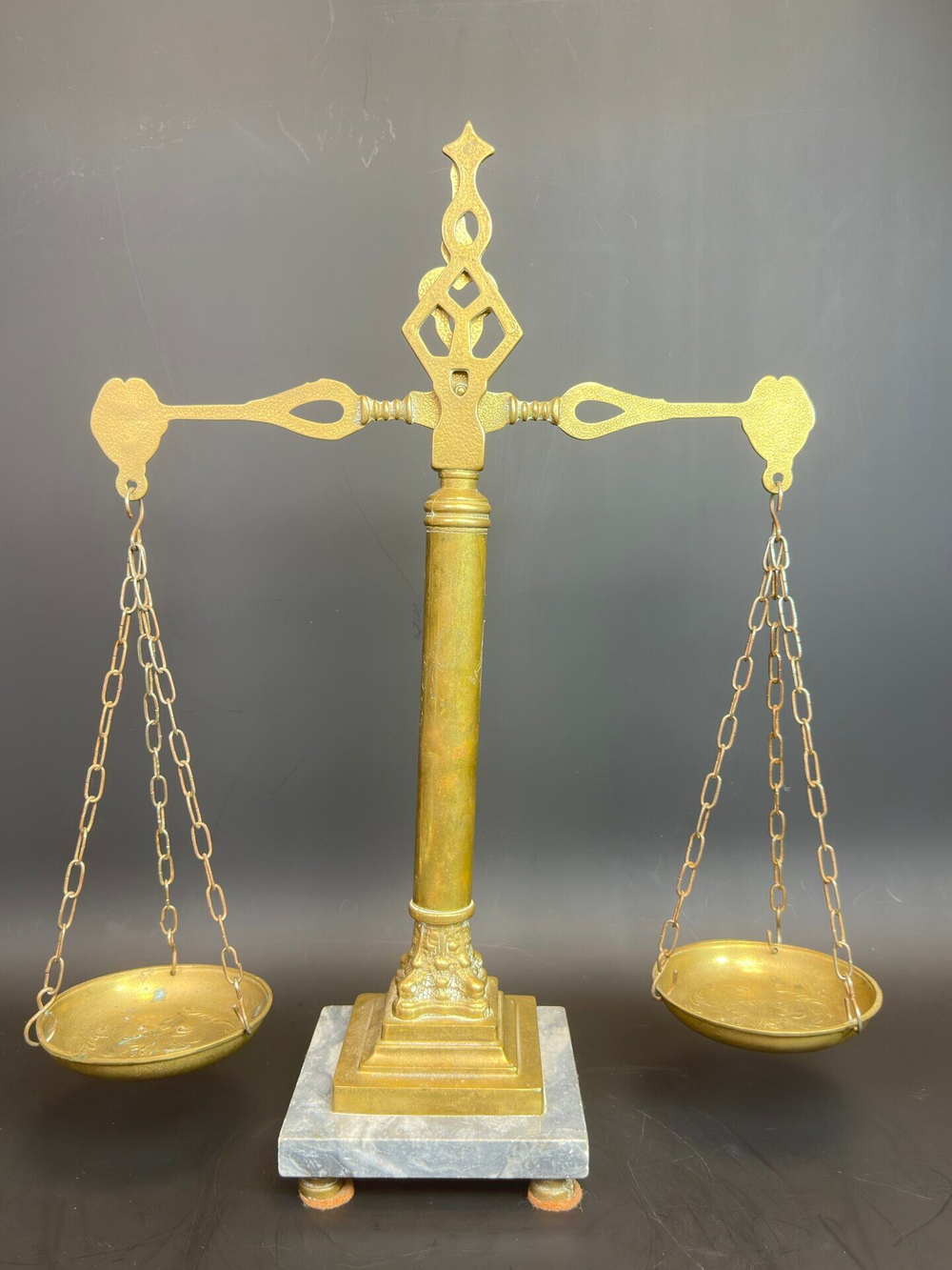 Старинные бронзовые весы