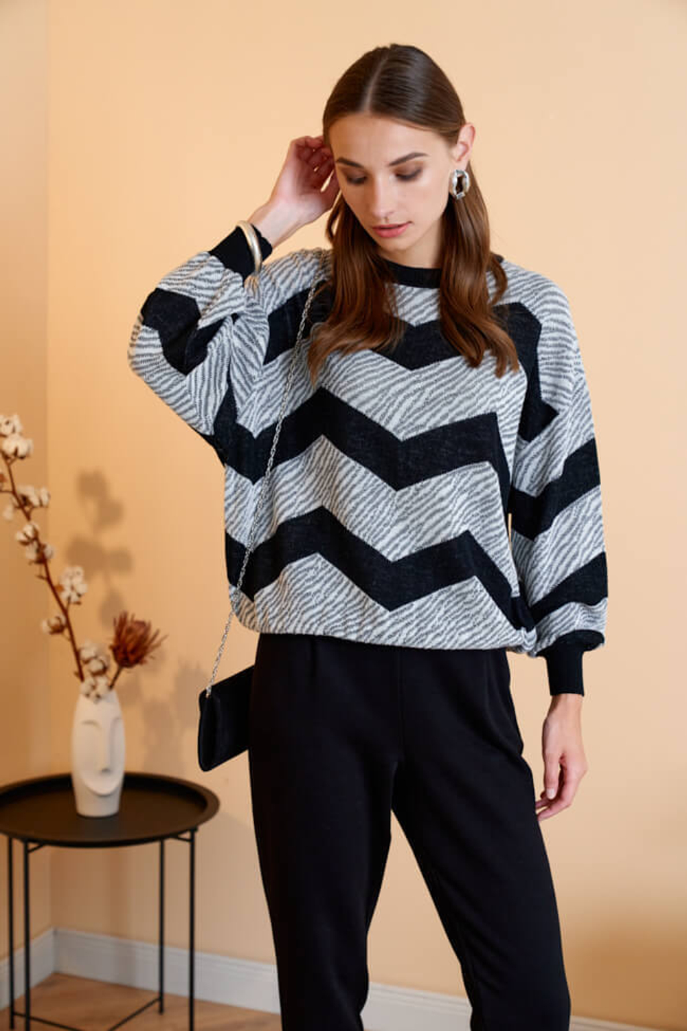 22593 Джемпер женский (черно-молочный жаккард)