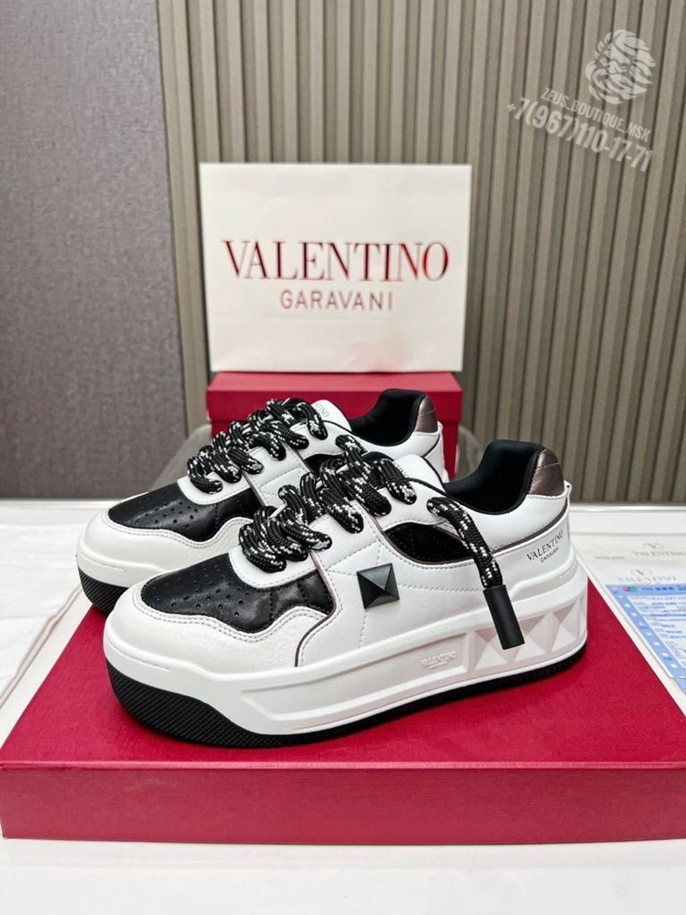 Кроссовки Valentino