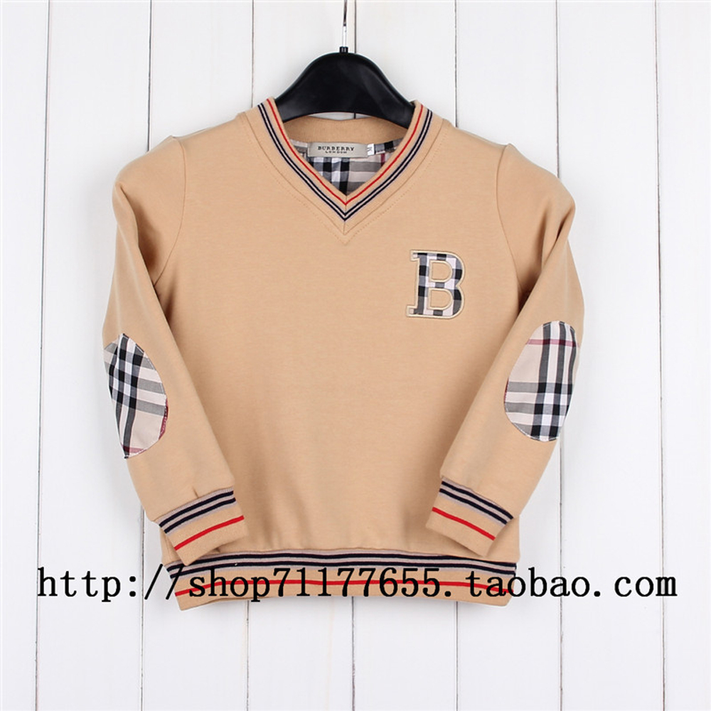 Пуловер с окантовкой из цветных полос и декоративными заплатками на рукавах