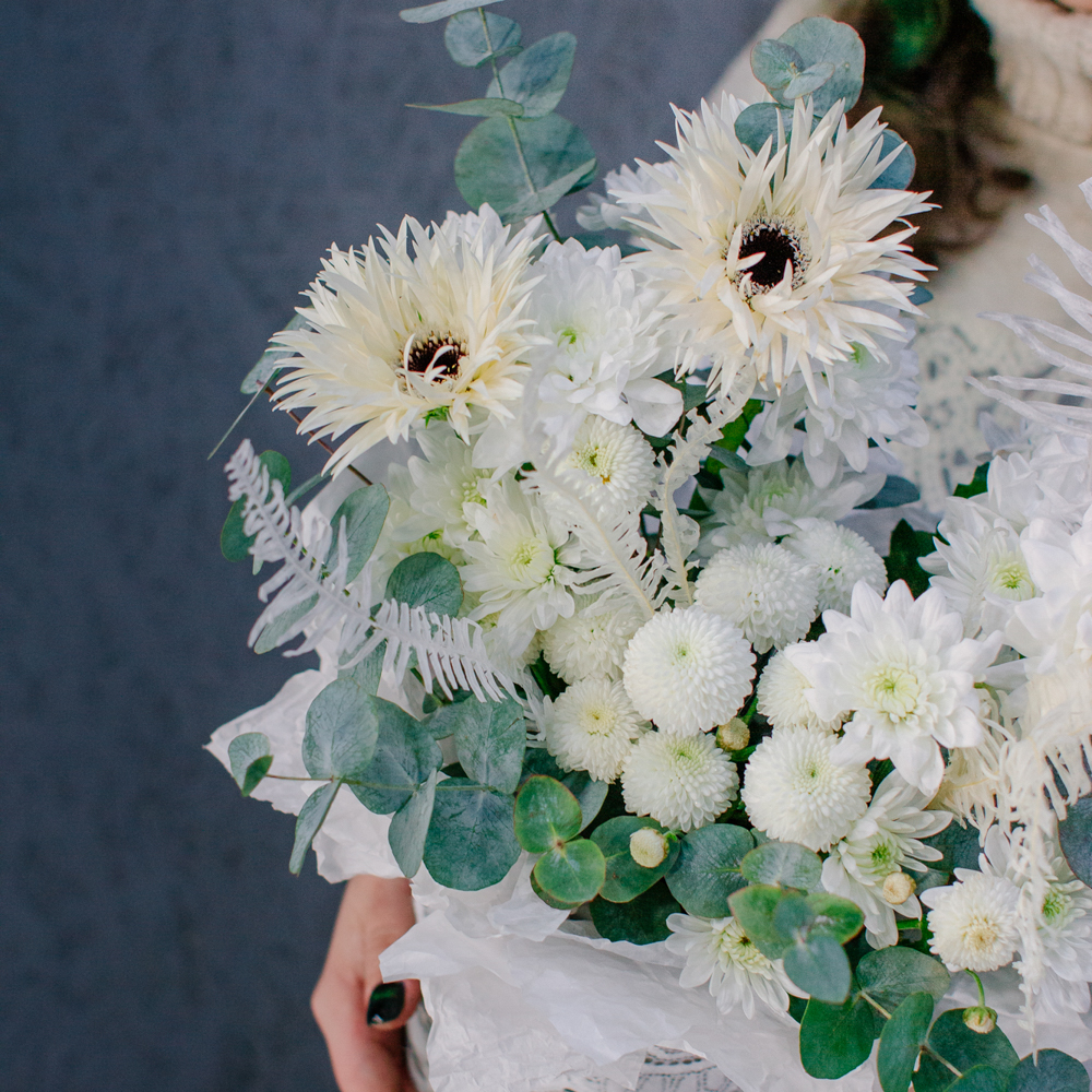 117. Кружевная светлая корзинка с гермини