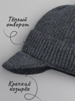 Шапка для мальчика с козырьком на осень