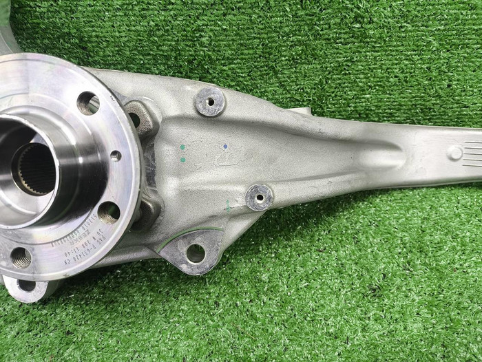 Кулак поворотный передний левый Zeekr 001 (21-нв)