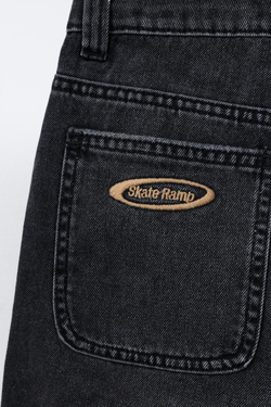 ZARA ДЖИНСОВЫЕ БЕРМУДЫ ШИРОКОГО КРОЯ, ЧЕРНЫЙ