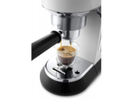 Кофеварка DeLonghi EC685.W белый