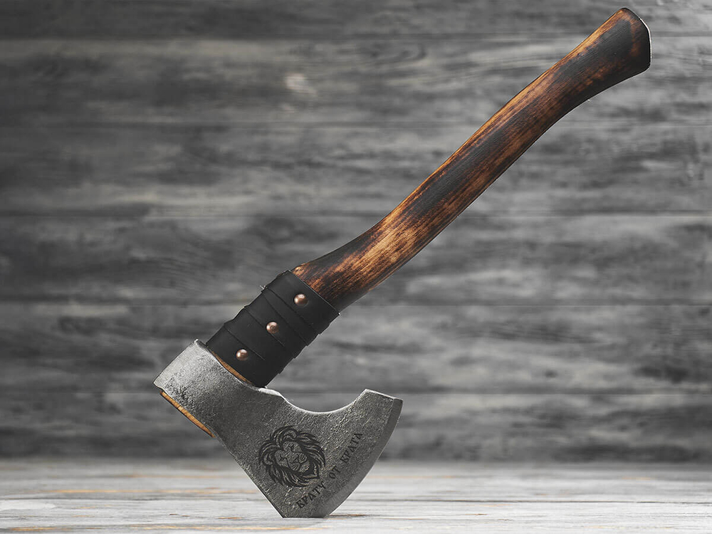 Топор "Брату от брата", рукоять комель берёзы (обжиг)